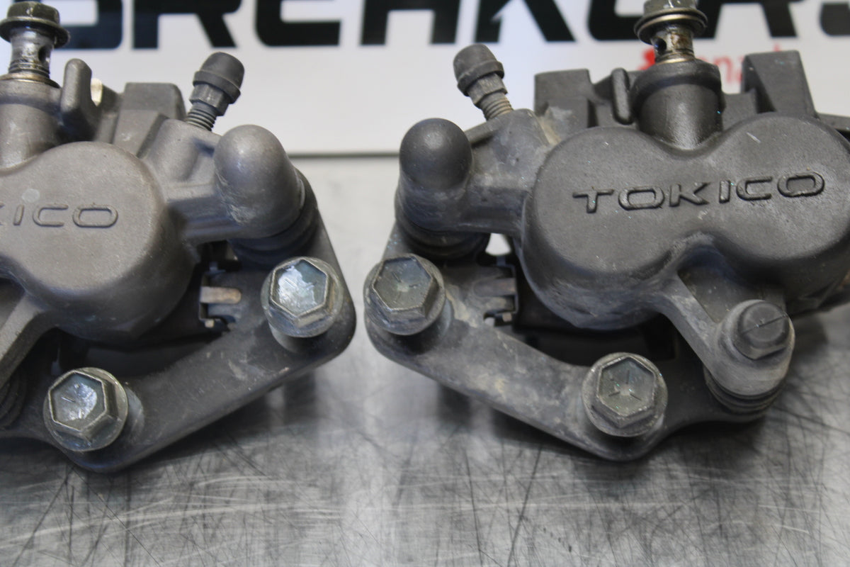 00 SUZUKI SV650 RIGHT LEFT FRONT BRAKE CALIPER SET PAIR CALIPERS BB156