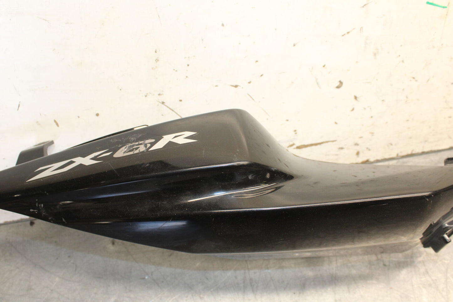 09-12 KAWASAKI NINJA ZX6R RIGHT REAR BACK TAIL FAIRING COWL SHROUD BB698