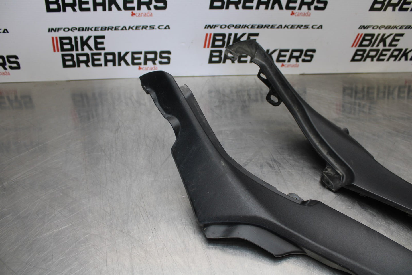 22-25 YAMAHA YZF R7 RIGHT LEFT FRONT SIDE SEAT PANELS TRIMS COWLS FAIRINGS BB182