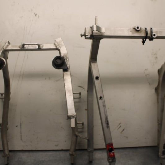 1999 Suzuki GSXR600 REAR SUBFRAME BACK SUB FRAME 41200-33E20 43980-33E20 BB608