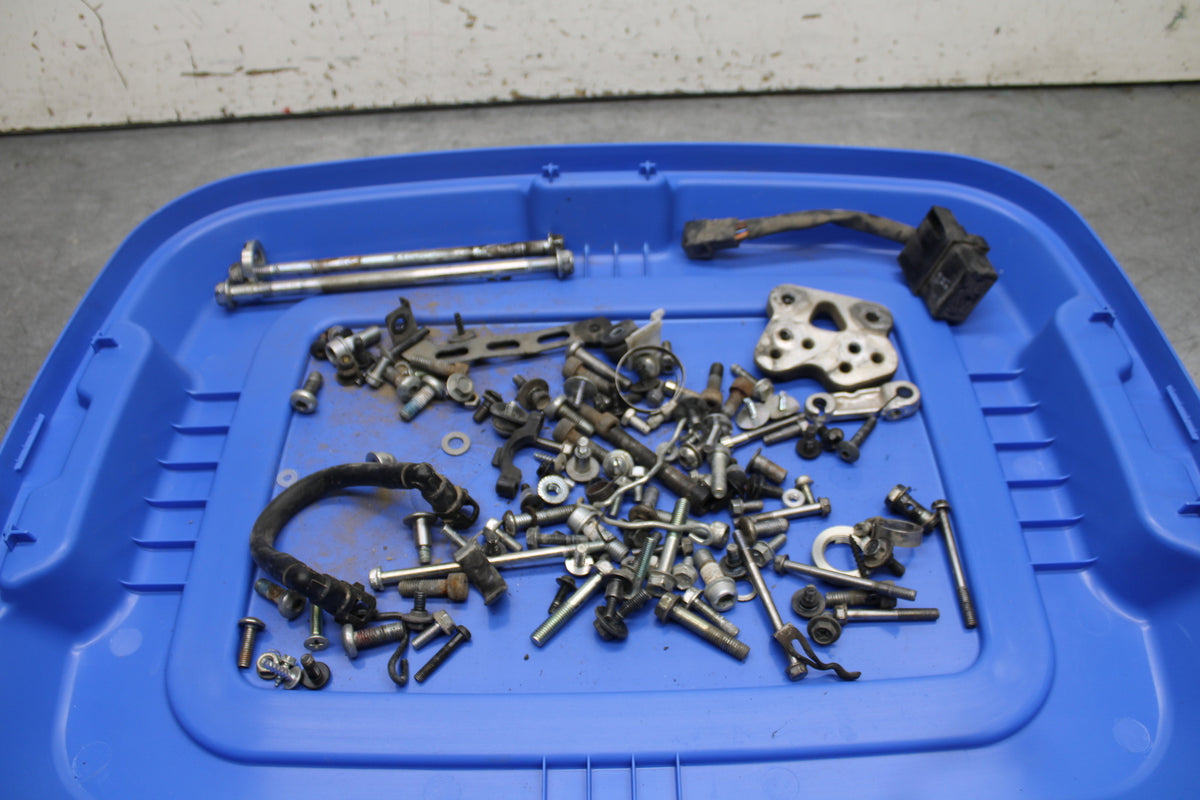 08-10 SUZUKI GSXR 600 MOUNTING BOLTS HARDWARE MOTOR SCREWS  BB721