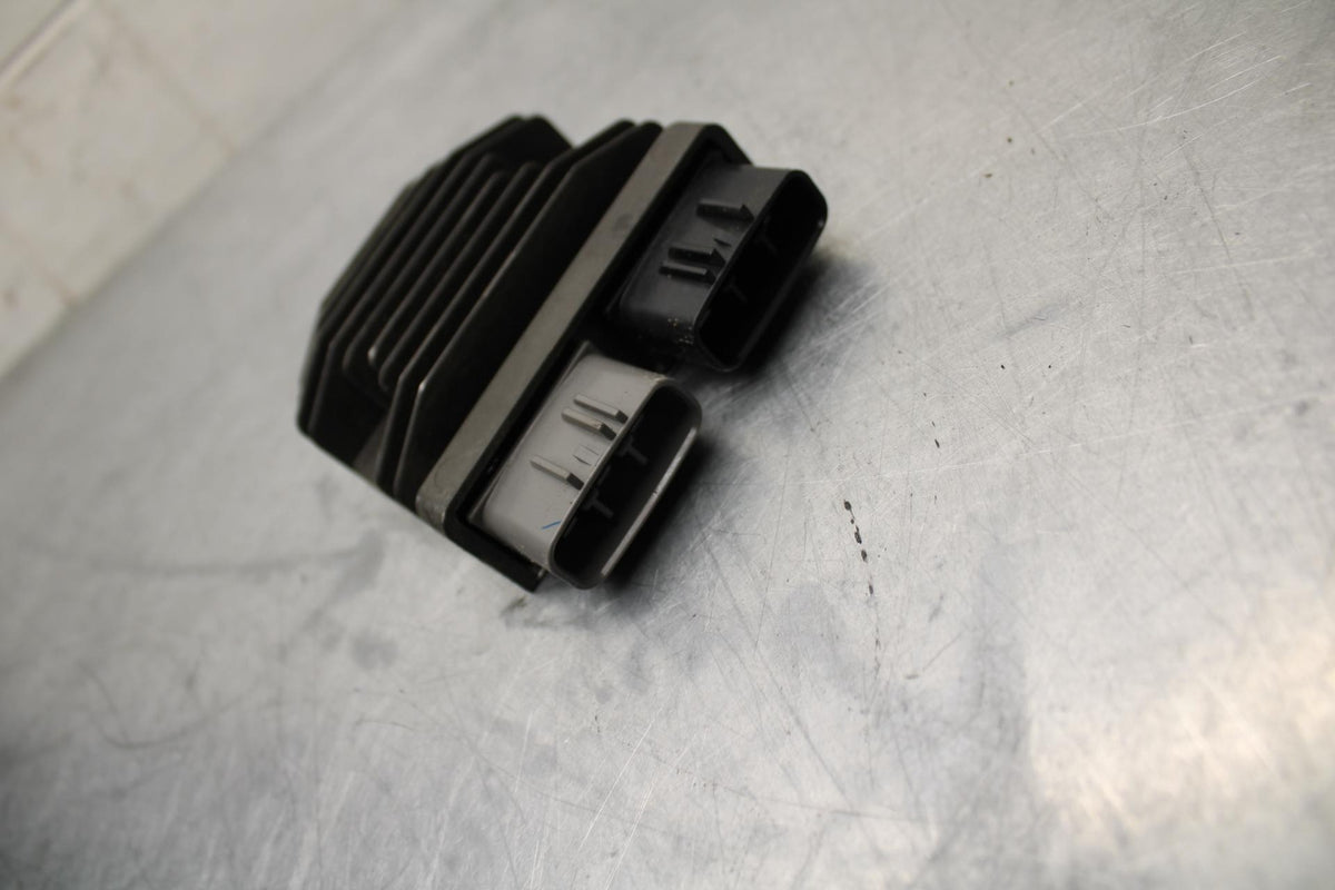 18-20 YAMAHA MT-07  MT-07 ABS RECTIFIER VOLTAGE REGULATOR BB454