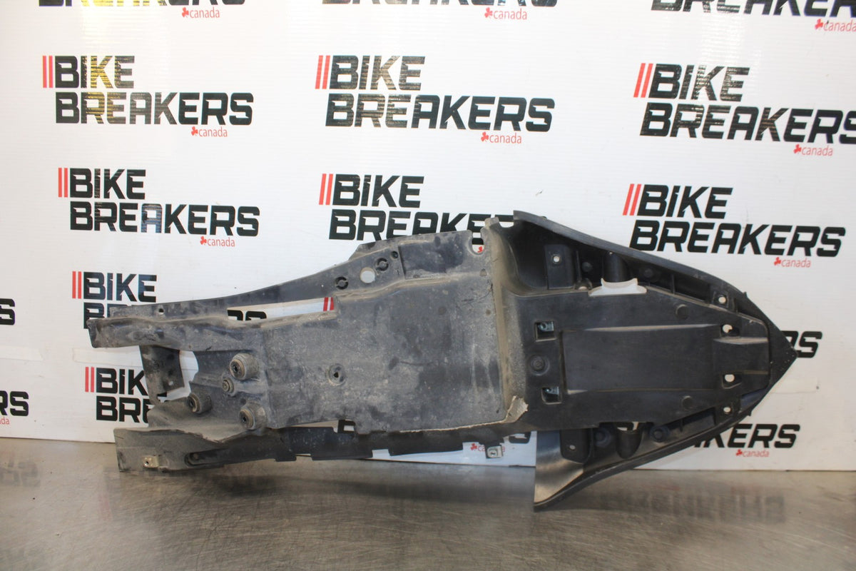 07-08 KAWASAKI NINJA ZX6R REAR BACK TAIL UNDERTAIL BATTERY TRAY PLASTIC BB937