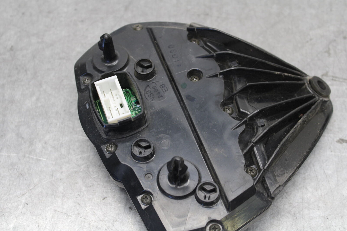 05-06 SUZUKI GSXR1000 SPEEDO TACH GAUGES CLUSTER SPEEDOMETER TACHOMETER BB677