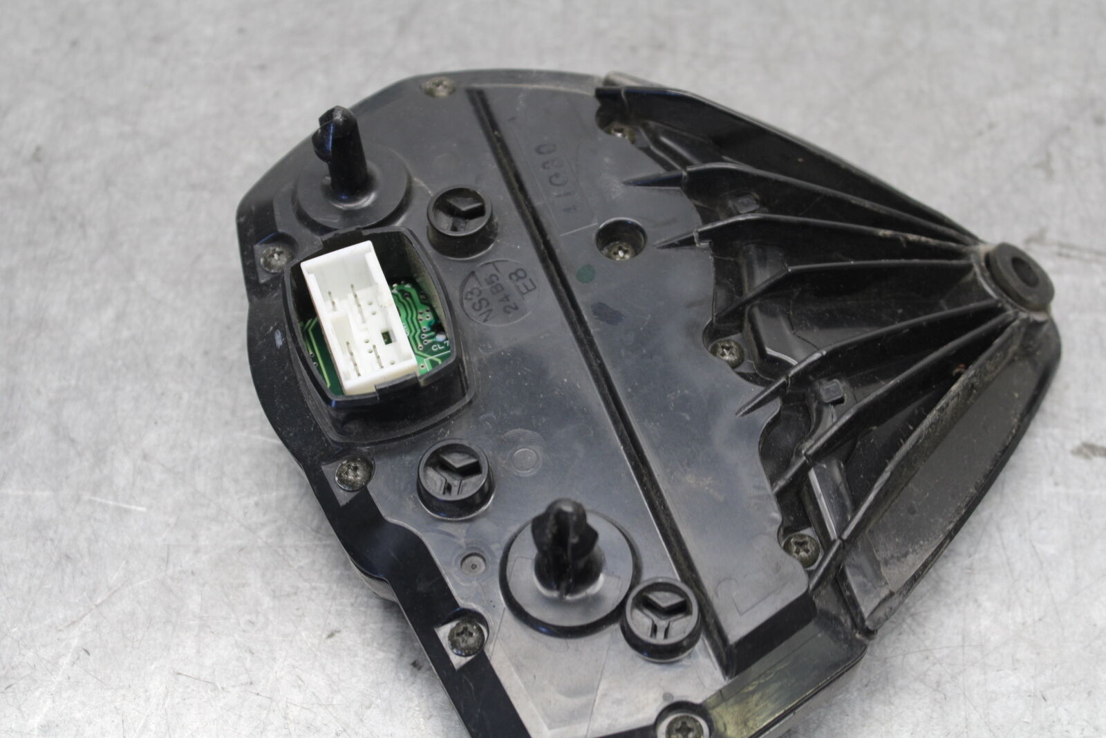 05-06 SUZUKI GSXR1000 SPEEDO TACH GAUGES CLUSTER SPEEDOMETER TACHOMETER BB677