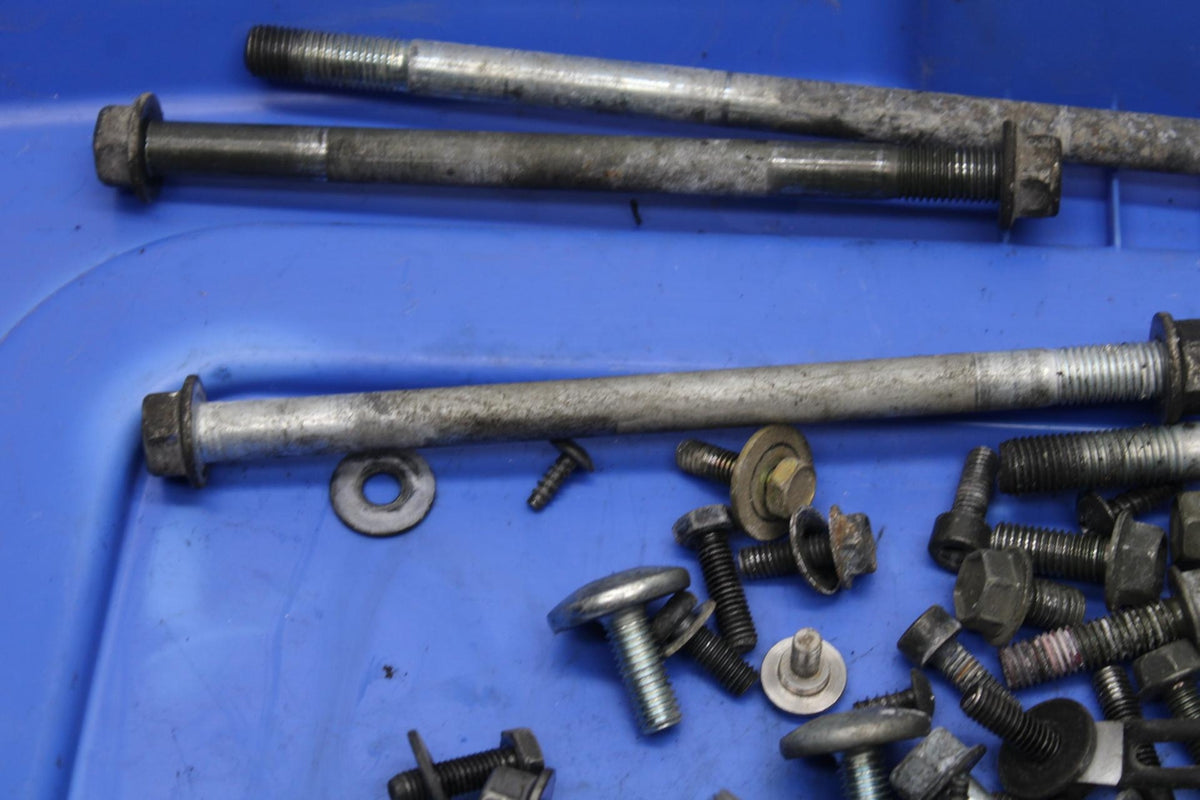 04-09 SUZUKI GS 500 FH GS500F LEFTOVER MOUNTING BOLTS HARDWARE MOTOR  BB97