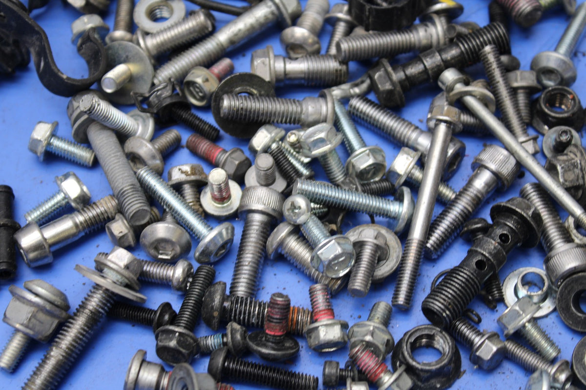 24-25 KAWASAKI NINJA ZX4R MOUNTING BOLTS HARDWARE MOTOR SCREWS BB174
