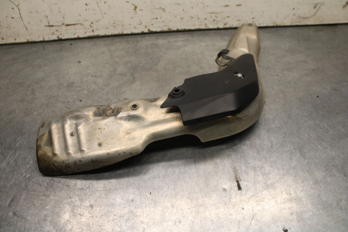 05-06 HONDA CBR600RR REAR BACK MUFFLER EXHAUST PIPE COVER HEAT SHIELD  BB739