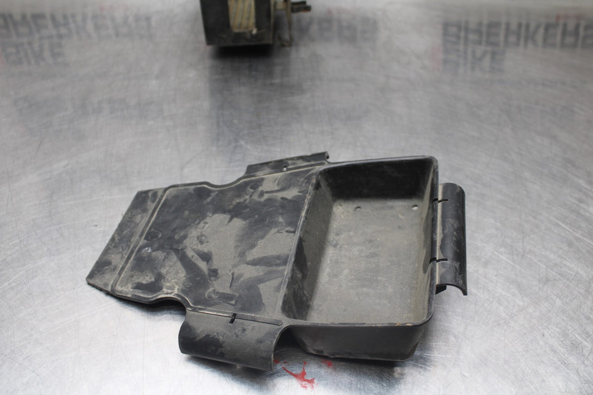 77 SUZUKI GS750 BATTERY BOX TRAY COVER BB779