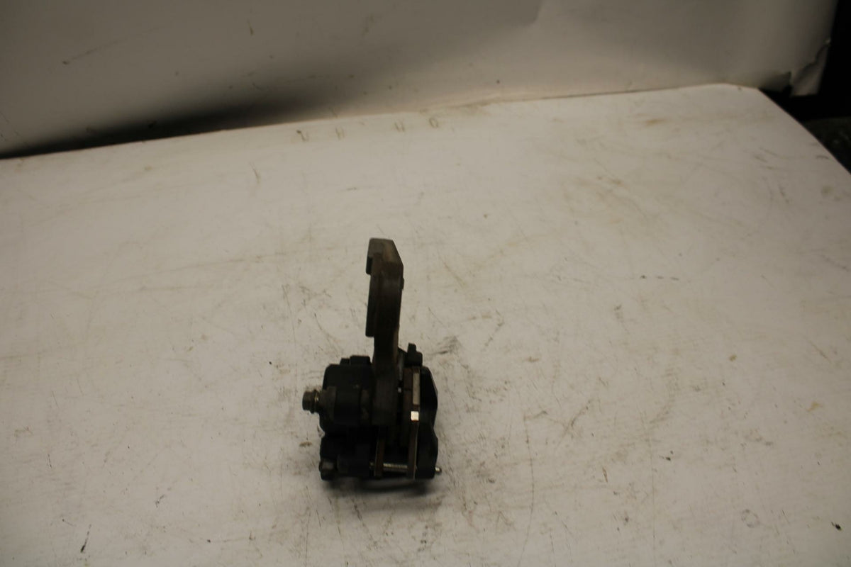 08-17 YAMAHA YZF R6 REAR BACK BRAKE CALIPER W MOUNT BRACKET BB354
