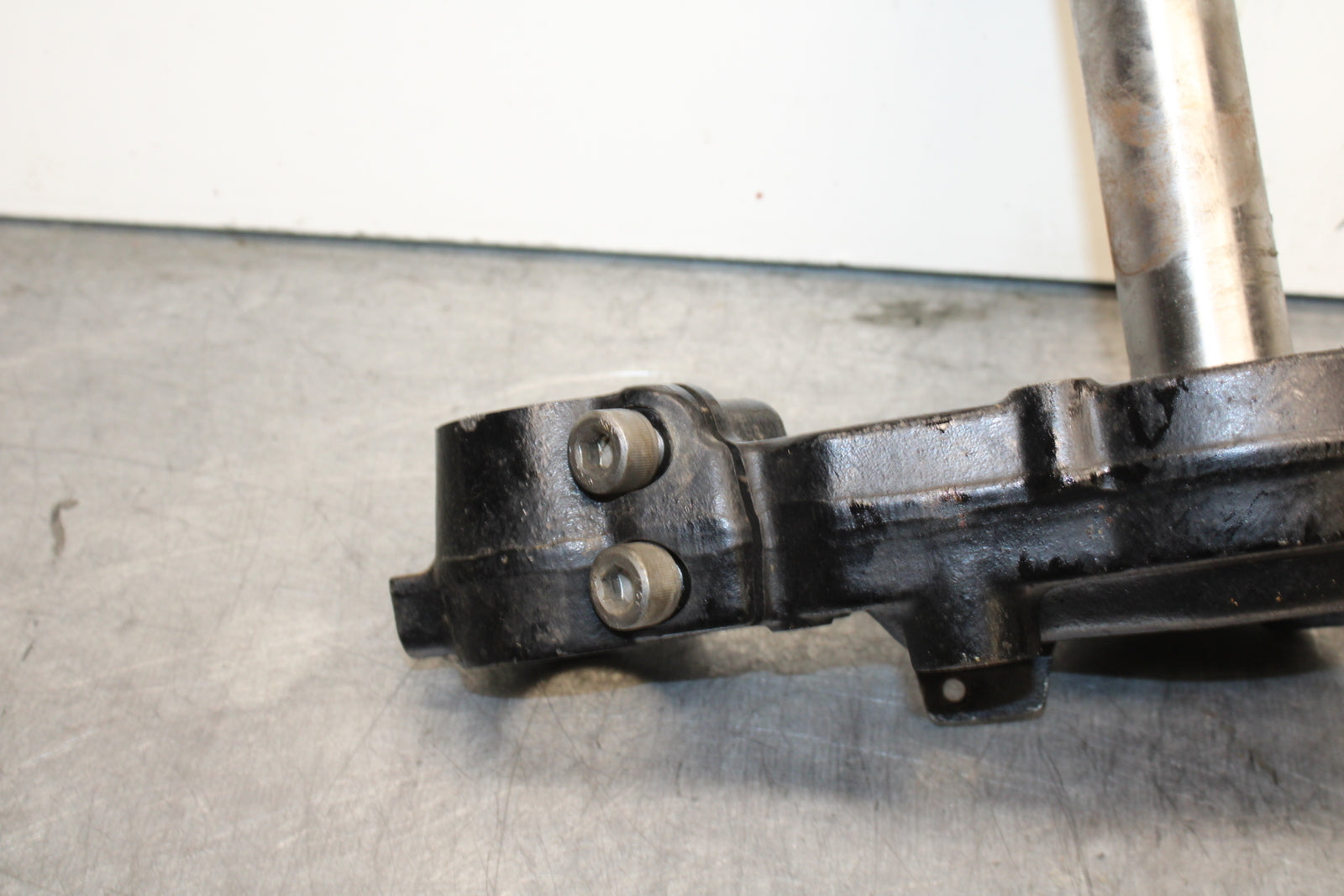 03-08 KAWASAKI VULCAN 1600 FRONT FORKS CLAMP LOWER TRIPLE TREE STEM BB123