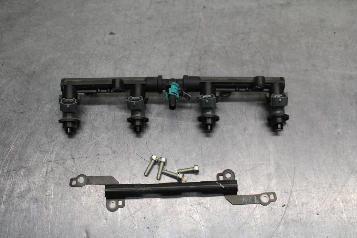 12-16 HONDA CBR1000RR SECONDARY FUEL INJECTORS TOP AIRBOX GAS RAIL BB114