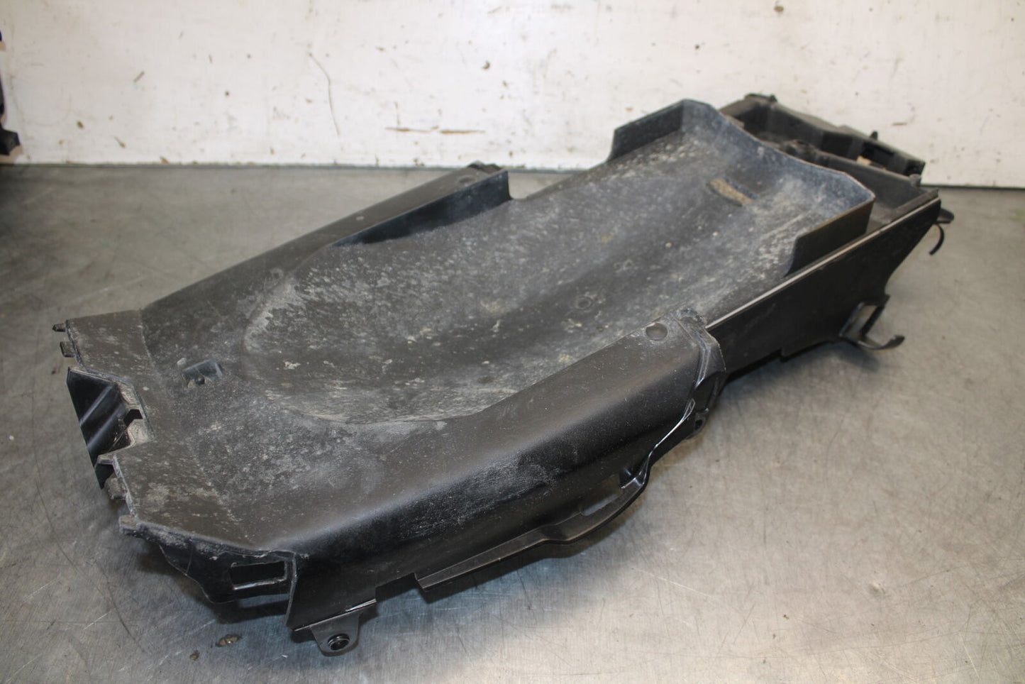 13-15 HONDA CBR500R REAR TAIL UNDERTAIL BATTERY TRAY PLASTIC 80105-MGZ-J00 BB704