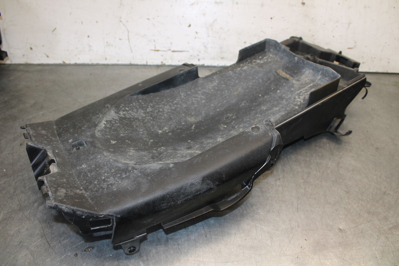 13-15 HONDA CBR500R REAR TAIL UNDERTAIL BATTERY TRAY PLASTIC 80105-MGZ-J00 BB704