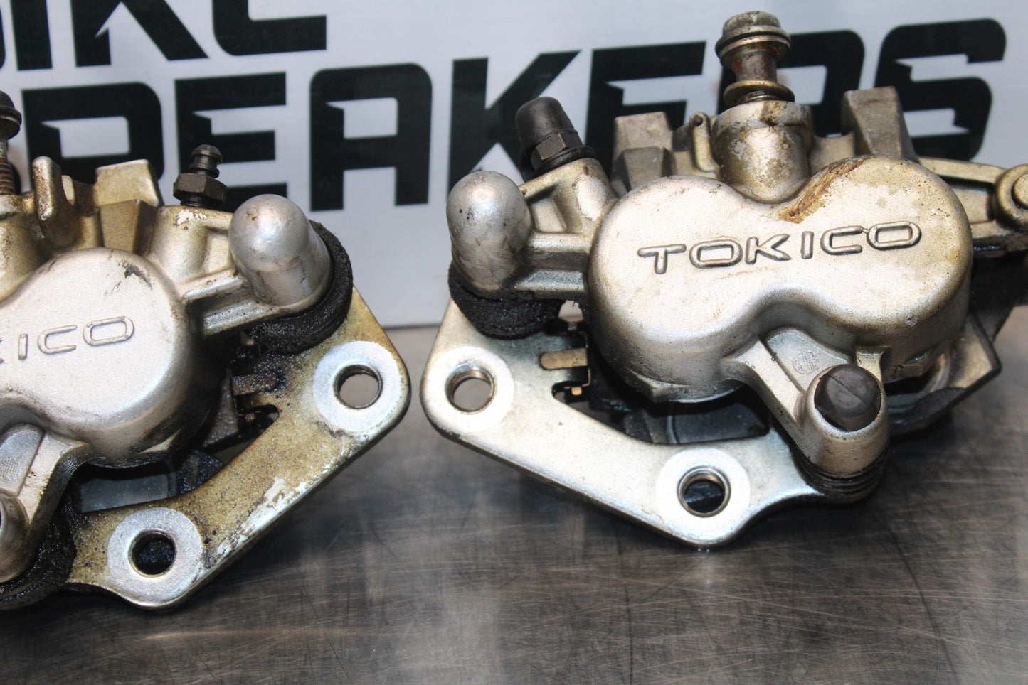 03-08 KAWASAKI VULCAN 1600 RIGHT LEFT FRONT BRAKE CALIPER SET PAIR BB196