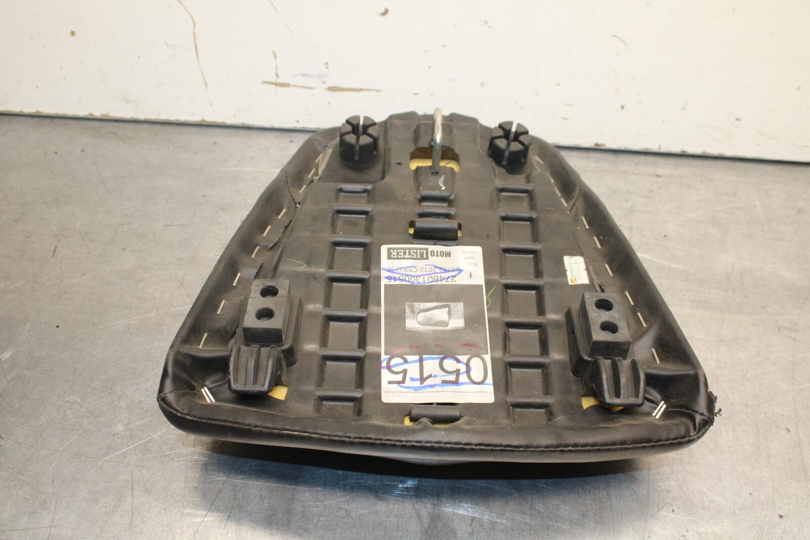11-19 HONDA CBR125R REAR BACK PASSENGER TANDEM SEAT PAD SADDLE PILLION BB102