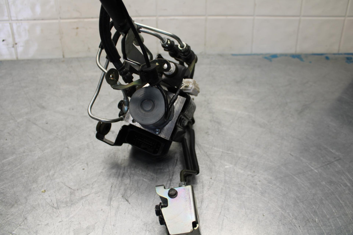 17-18 YAMAHA YZF R3 ABS PUMP UNIT MODULE W HOSES  BB438