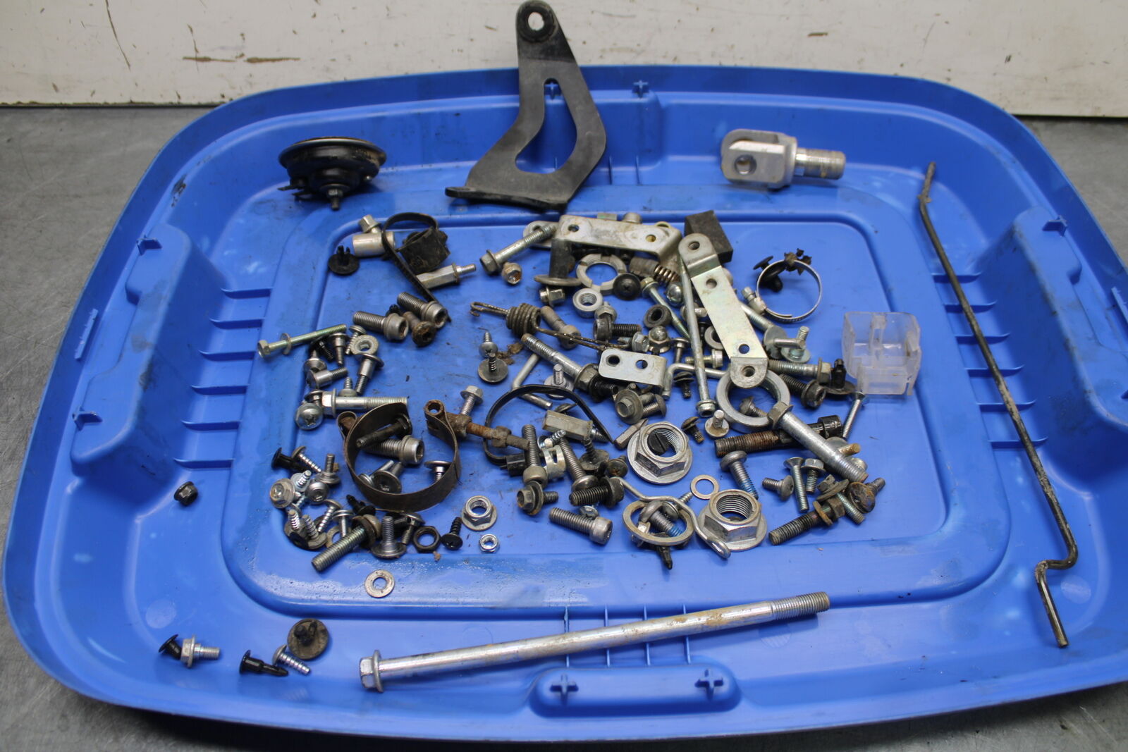 06-07 SUZUKI GSXR750 MOUNTING BOLTS HARDWARE MOTOR SCREWS BB670