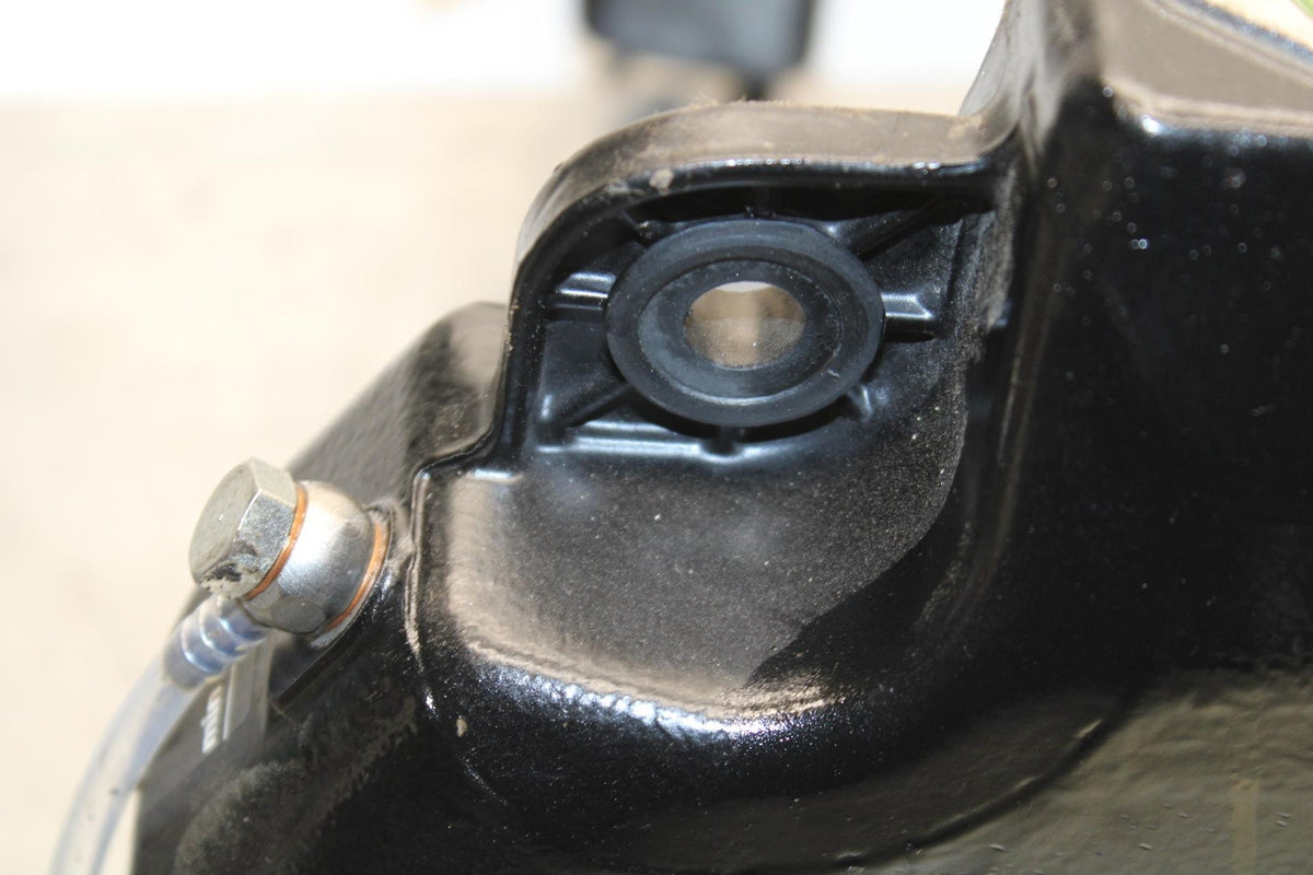 07-11 KTM  990 SUPER DUKE OIL TANK ENGINE RESEVOIR BB578