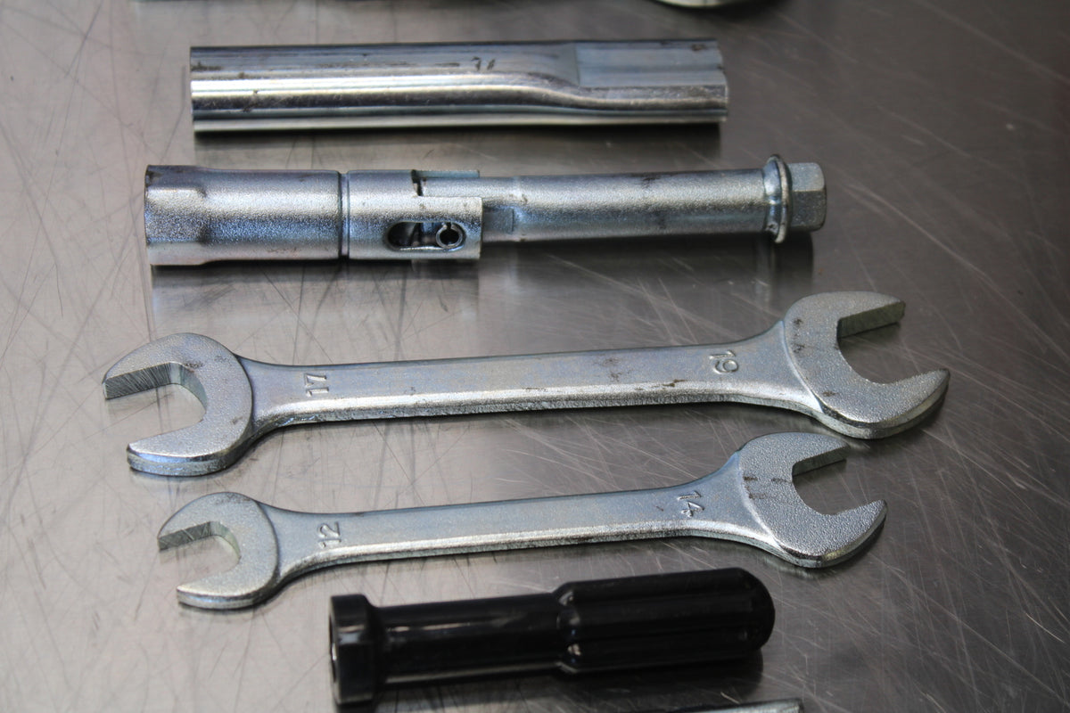 07 KAWASAKI Z1000 STOCK TOOLS OEM TOOL BAG KIT SET BB148