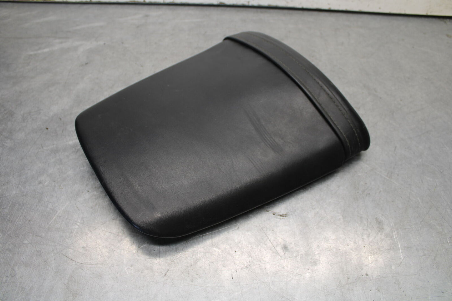 05-06 HONDA CBR600RR REAR BACK PASSENGER TANDEM SEAT PAD SADDLE PILLION BB655