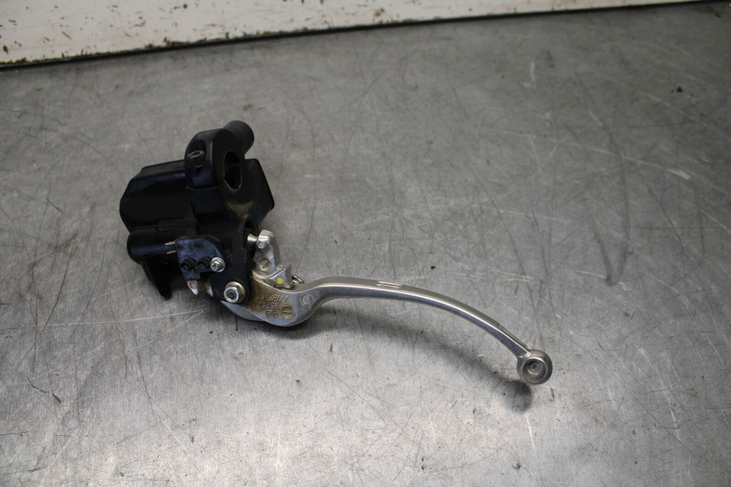 12-17 KAWASAKI ER-6N Z650 FRONT BRAKE MASTER CYLINDER w/ LEVER BB709