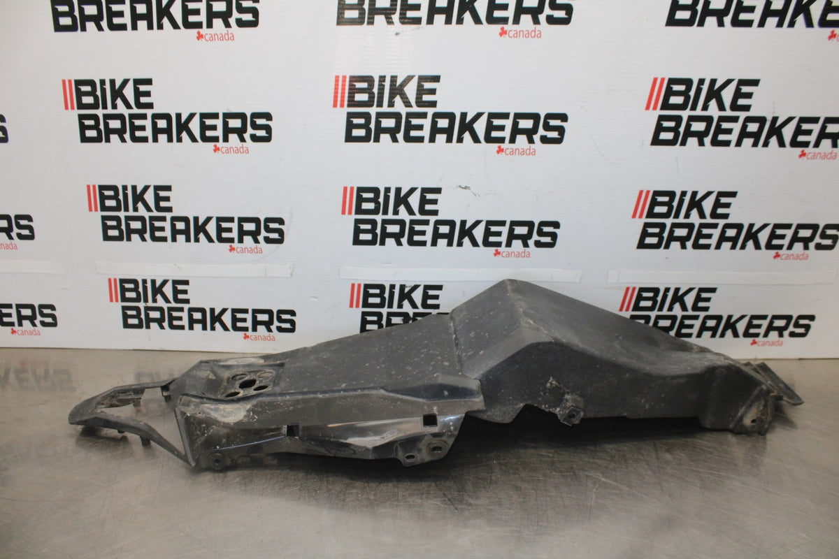 23-26 KAWASAKI NINJA ZX4RR REAR BACK TAIL UNDERTAIL BATTERY TRAY PLASTIC BB898