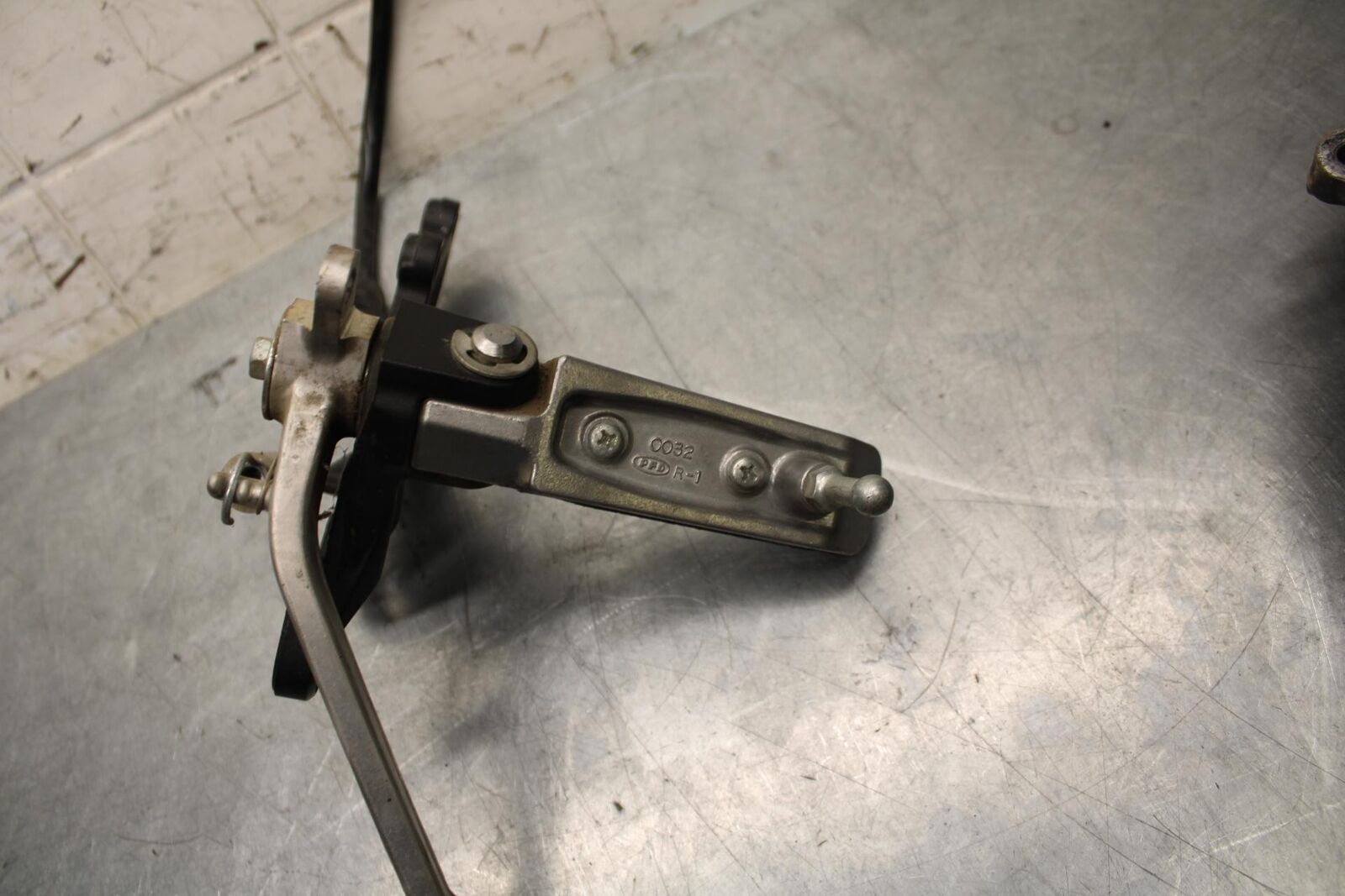 2012 Kawasaki Ninja ZX14R ZX1400E RIGHT REARSET REAR SET DRIVER FOOT PEG REST BB