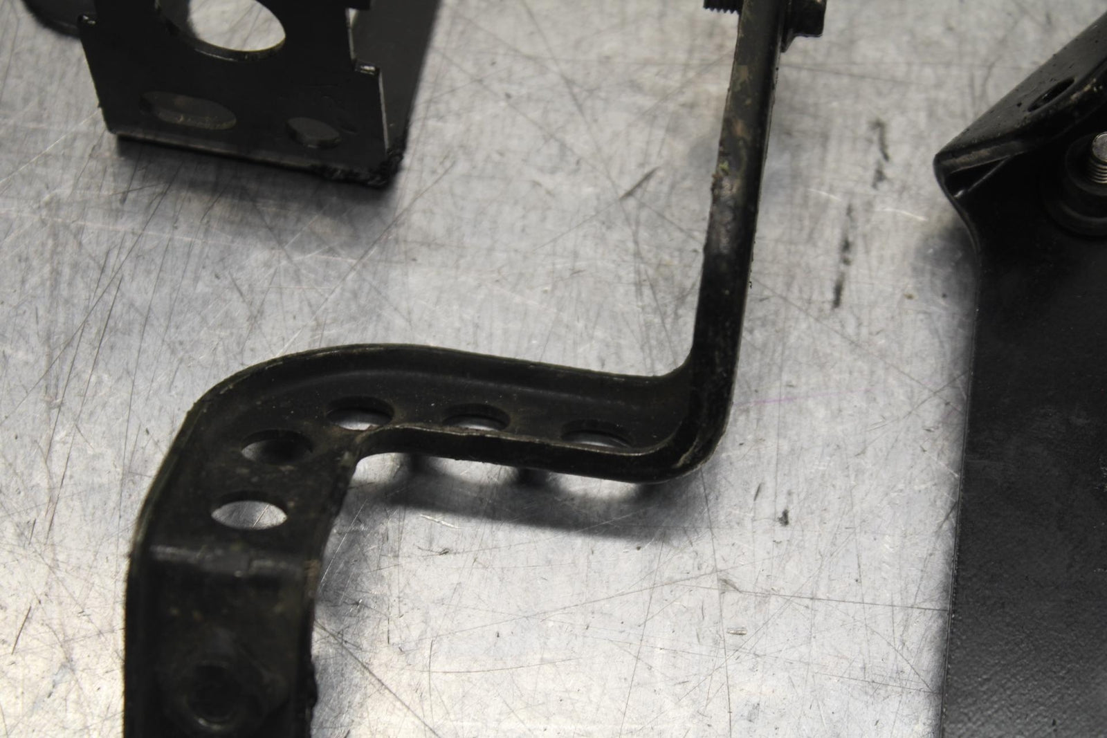 17-20 KAWASAKI 650 EX650 ABS GAS TANK RESERVOIR BRACKET AND MISCELLANEOUS BB88