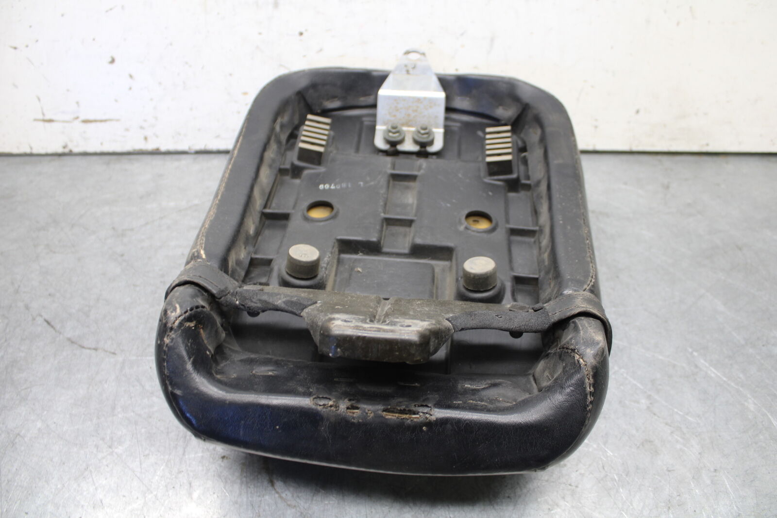 05-09 SUZUKI BOULEVARD C90 REAR DRIVERS SEAT  BB692