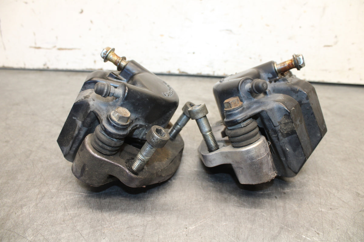 85-86 SUZUKI MADURA 1200 RIGHT LEFT FRONT BRAKE CALIPER SET PAIR CALIPERS  BB691