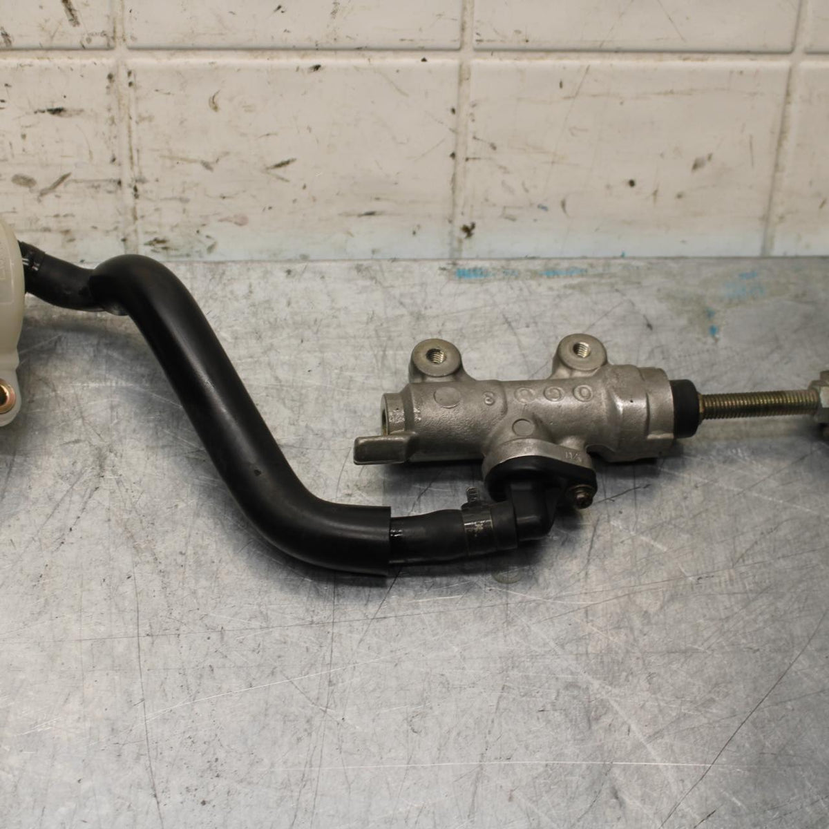 2000 Honda CBR600F4 REAR BACK BRAKE MASTER CYLINDER W RESERVOIR BB552