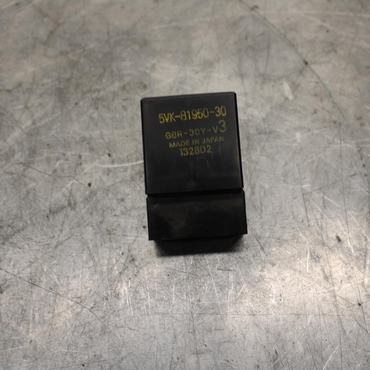 18 YAMAHA YZF R1  RELAY ASSEMBLY FUSE BOX FUEL PUMP BB473