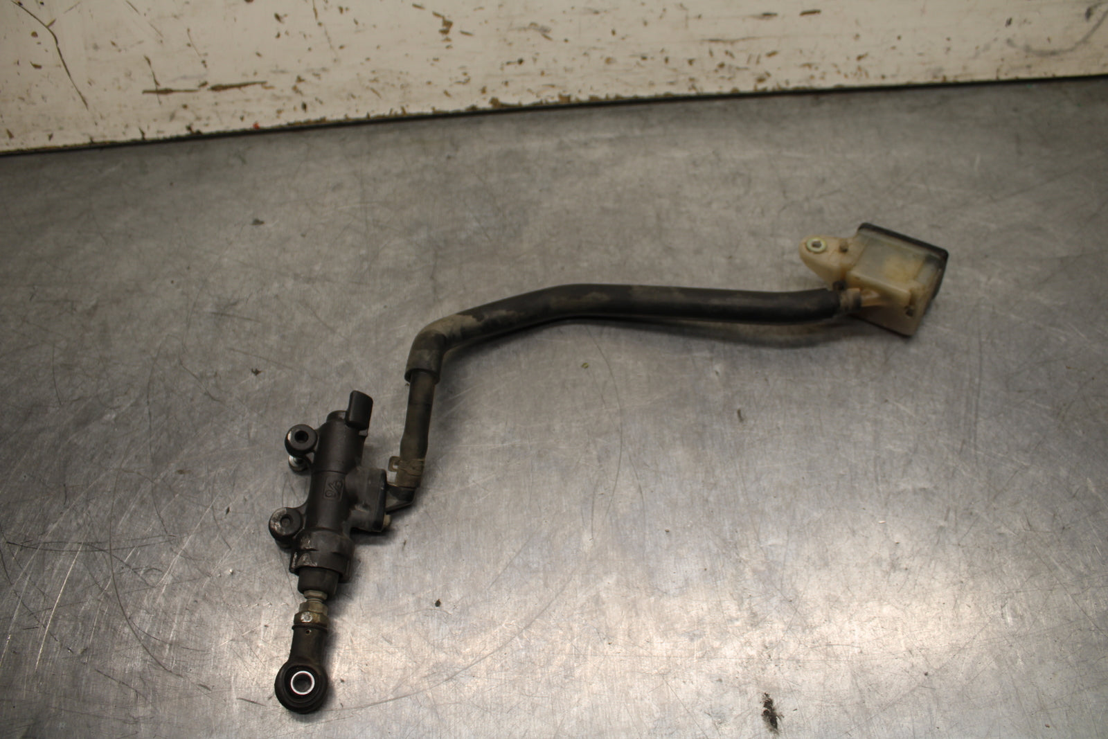05-06 HONDA CBR600RR REAR BACK BRAKE MASTER CYLINDER W RESERVOIR BB739