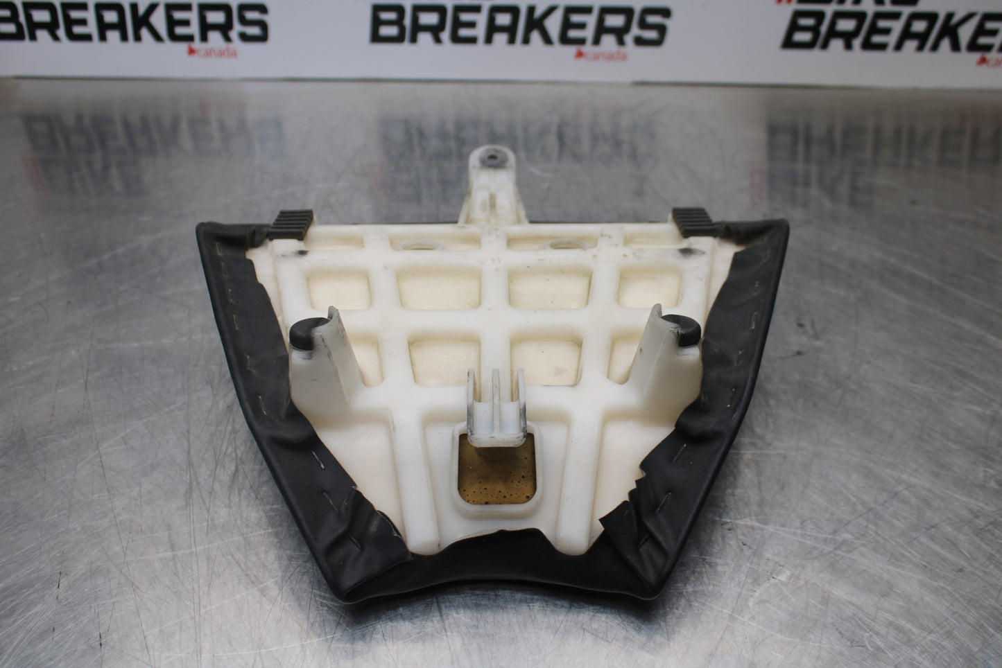 04-05 KAWASAKI NINJA ZX10R FRONT DRIVERS SEAT PAD SADDLE PILLION BB163