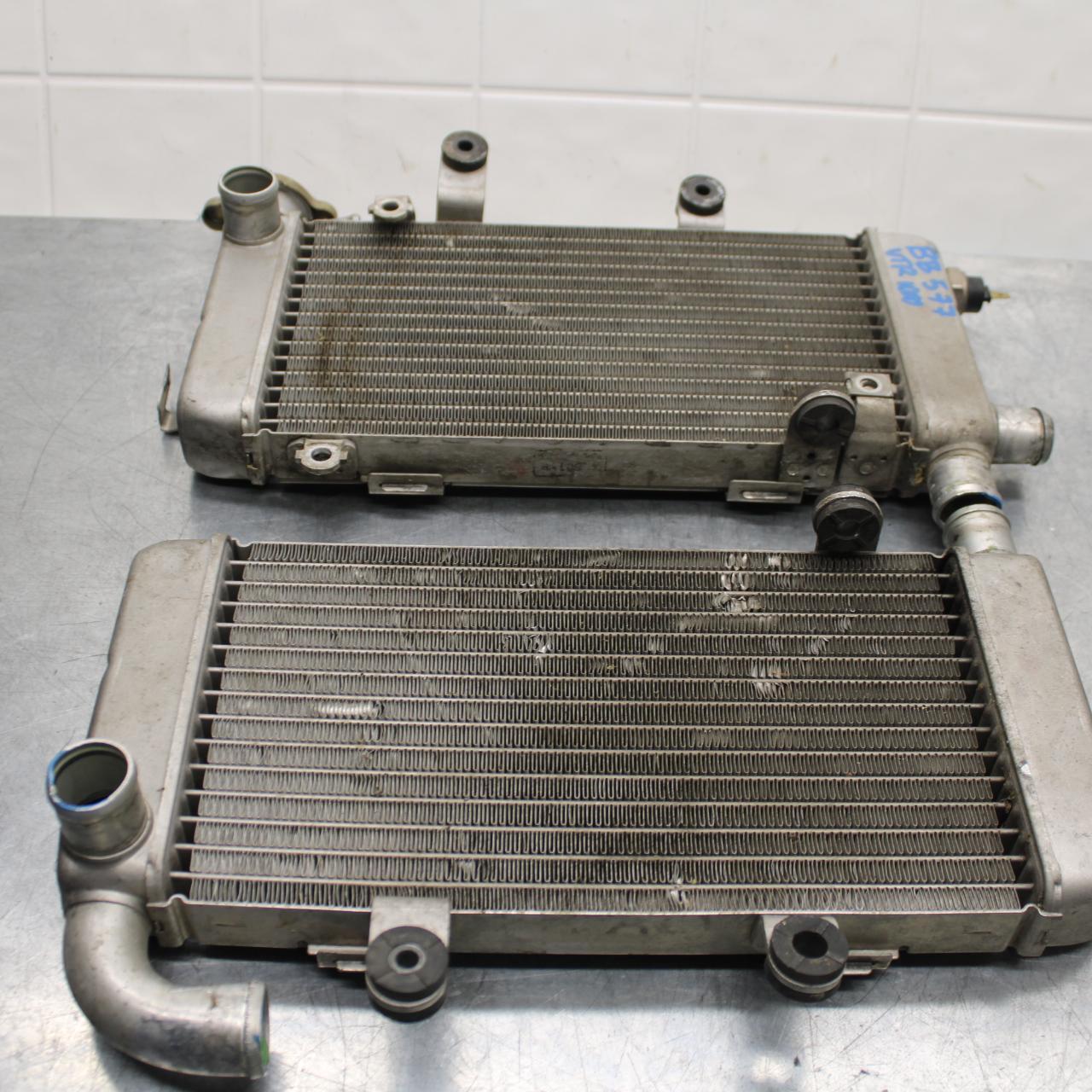 2000 Honda Super Hawk 1000 VTR1000F ENGINE RADIATOR MOTOR COOLER COOLING BB577