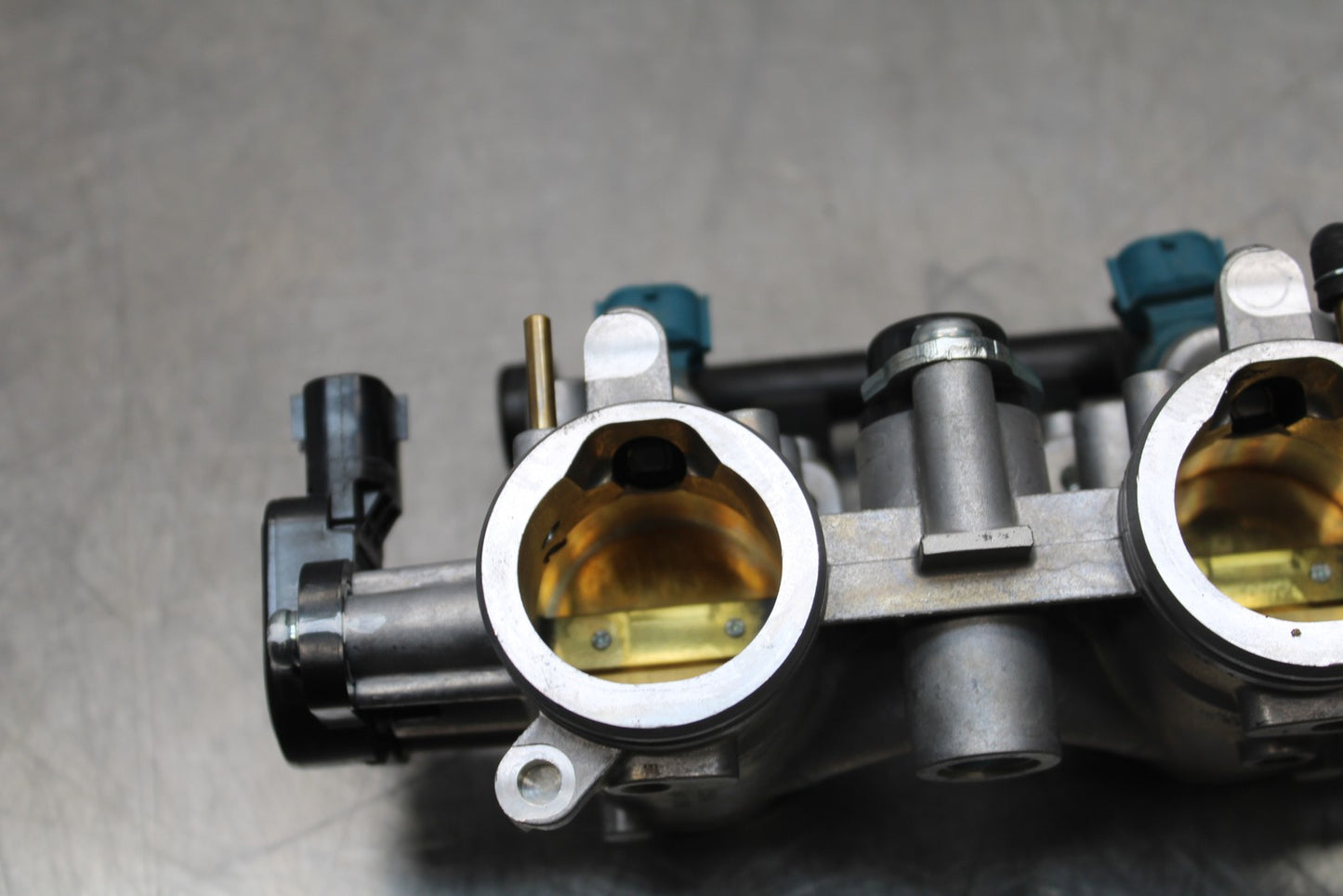 22-25 YAMAHA YZF R7 MAIN FUEL INJECTORS / THROTTLE BODIES  BB176