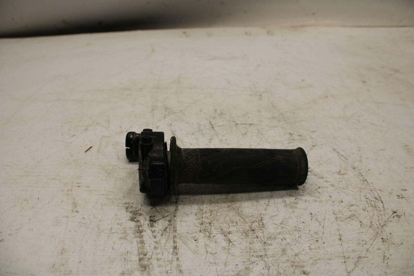 08-17 YAMAHA YZF R6 THROTTLE CABLE LINE HOUSING GUIDE BB354