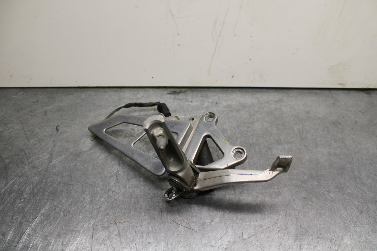 93-94 KAWASAKI NINJA ZX7R RIGHT REARSET REAR SET DRIVER FOOT PEG REST STOP BB124