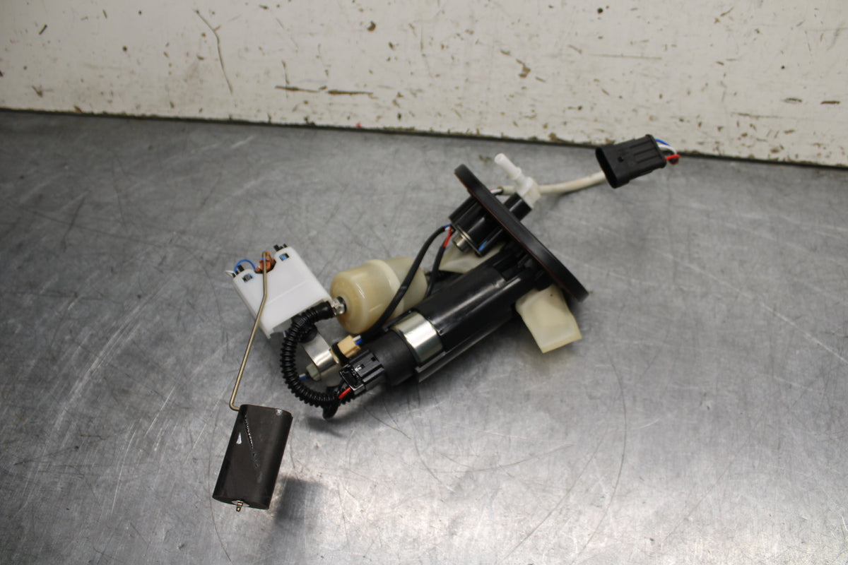 21-24 APRILIA TUONO 660 FACTORY FUEL PUMP GAS PETROL SENDER UNIT BB733