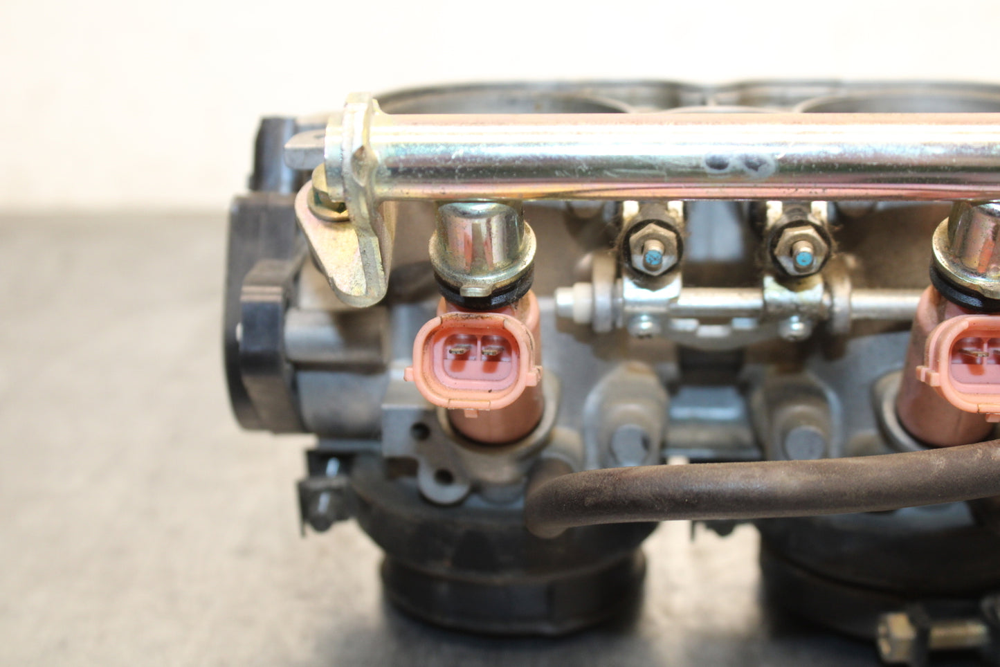 03-04 HONDA CBR600RR MAIN FUEL INJECTORS / THROTTLE BODIES BB134