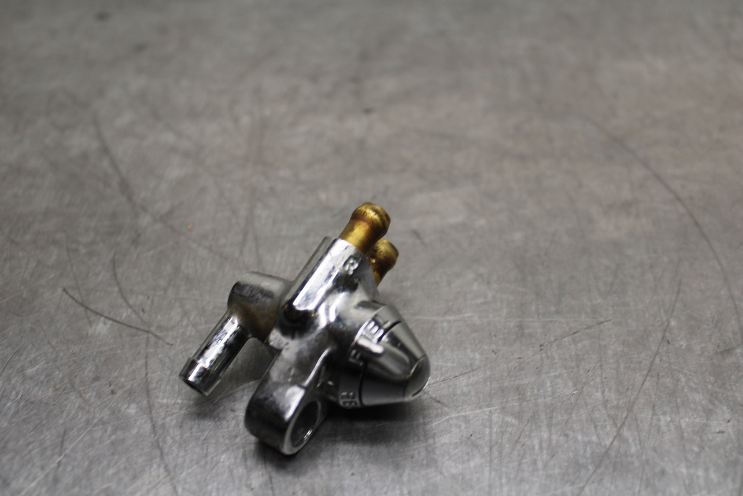 87-03 SUZUKI INTRUDER 1400 VS1400GLP GAS TANK FUEL PETCOCK BB752