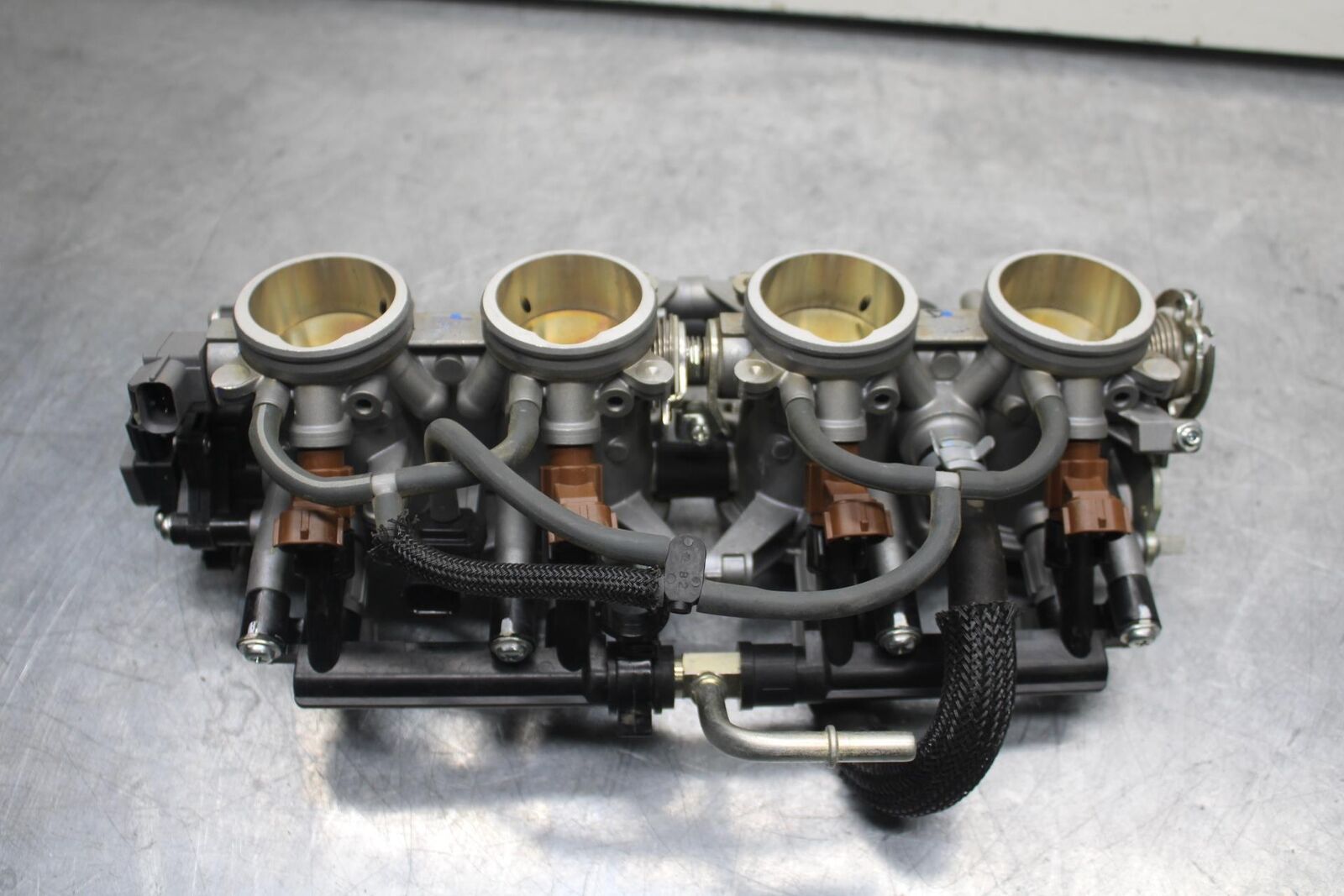 2015 Suzuki GSXR750 MAIN FUEL INJECTORS / THROTTLE BODIES 13406-15J20 BB595