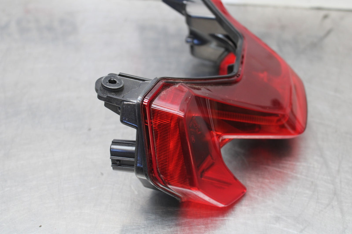 25 KAWASAKI Z900 REAR TAIL TAILLIGHT BACK BRAKE LIGHT BB928