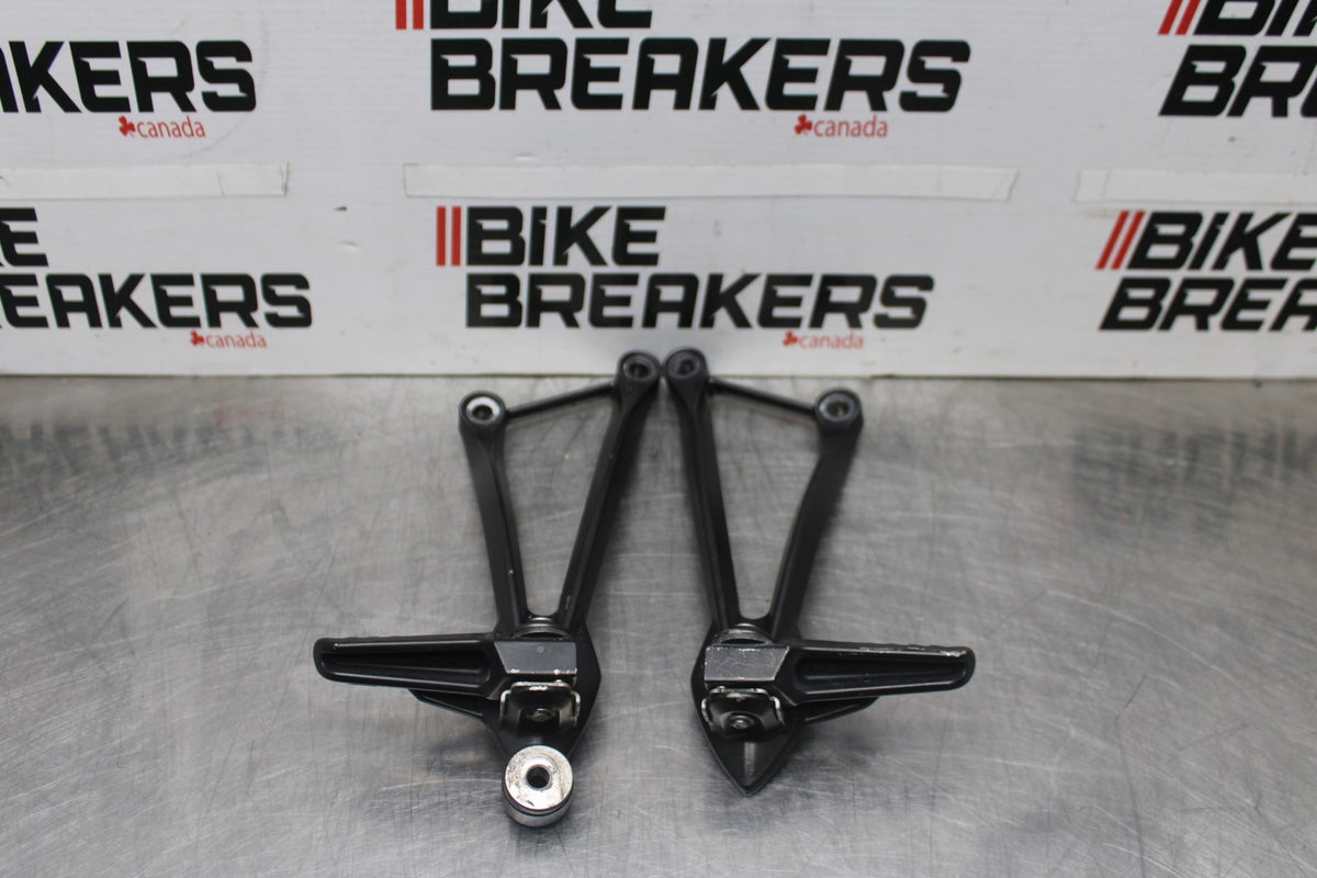 08 KAWASAKI NINJA ZX10R REAR BACK PASSENGER PEG SET PAIR BB902