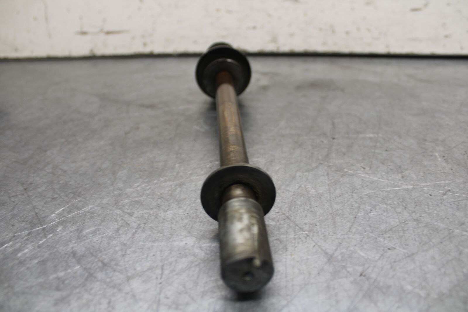 85-86 SUZUKI MADURA 1200 REAR AXLE BACK WHEEL RIM PIVOT BOLT AXEL  BB691