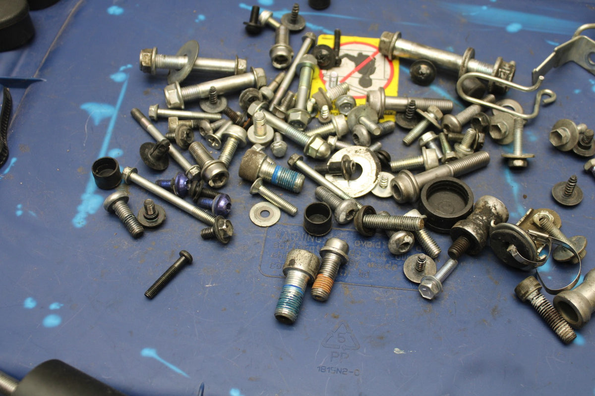 07 SUZUKI GSXR1000 ENGINE MOUNTING BOLTS HARDWARE MOTOR SCREWS BB770