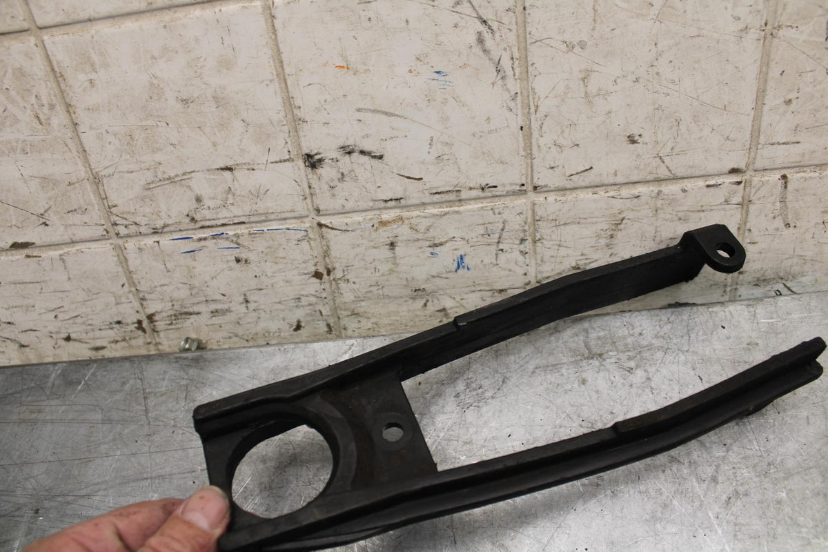 2007 Suzuki GSXR750 SWINGARM CHAIN BUFFER SLIDER GUIDE 61273-01H00 BB546
