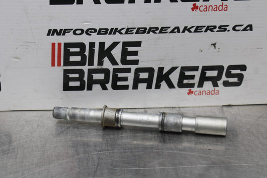 19 MOTO GUZZI V7 III FRONT WHEEL RIM AXLE PIVOT BOLT BB831