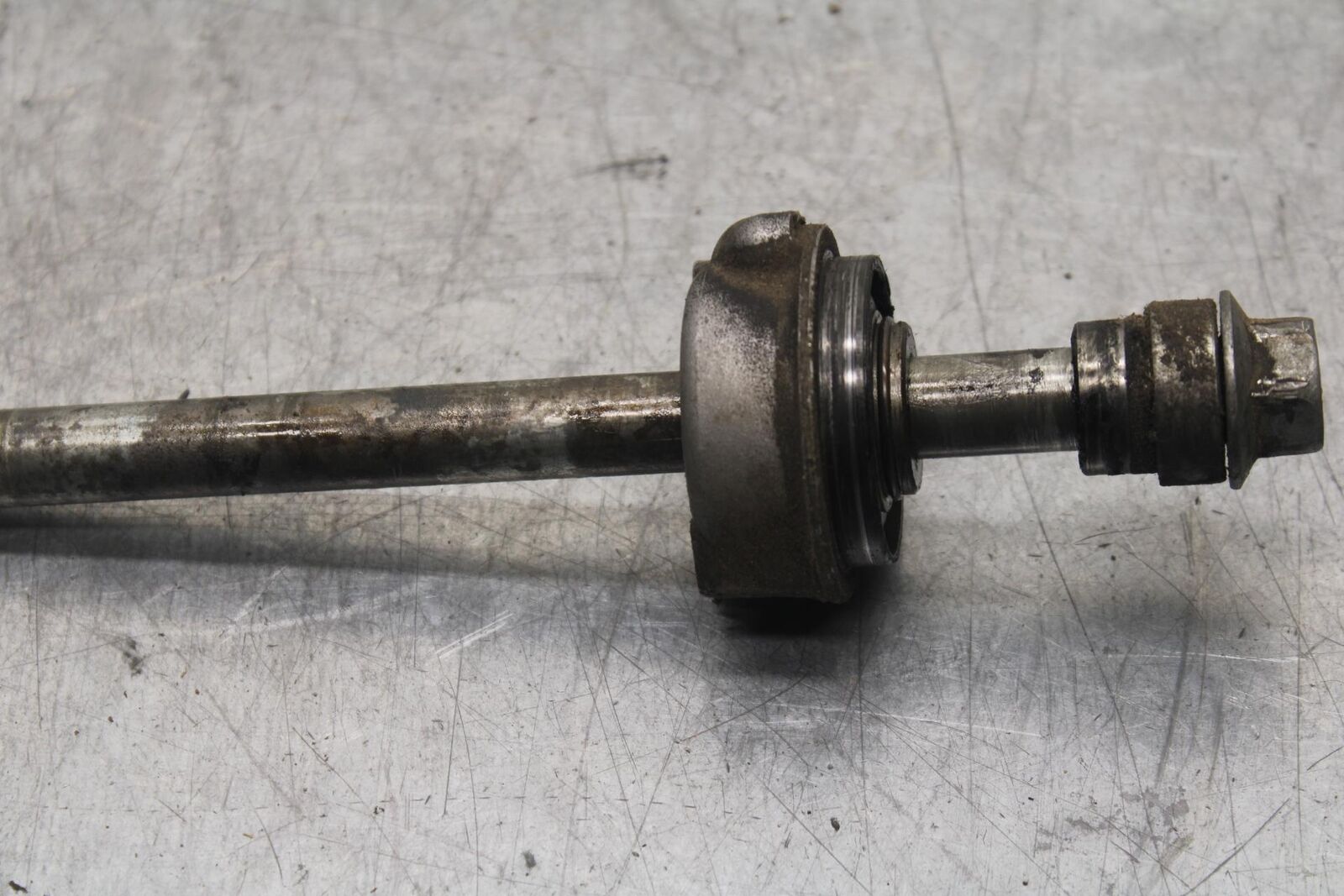 1988 Yamaha FZ600 FRONT WHEEL RIM AXLE PIVOT BOLT 10W-25381-00-00 BB601